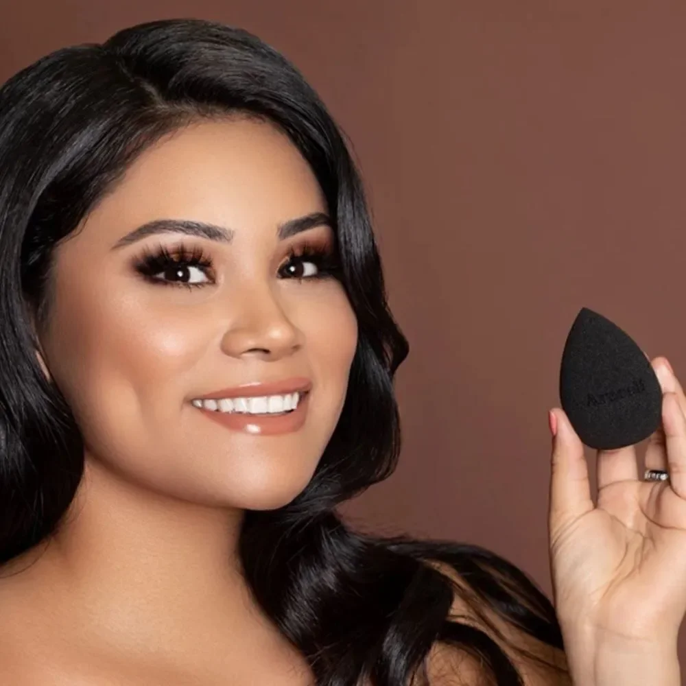 ARACELI BEAUTY Bella Sponge in Black NEW with Ipsy drawstring bag
